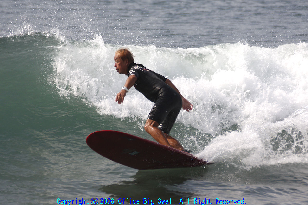 2015N9OYAJIL Surfing