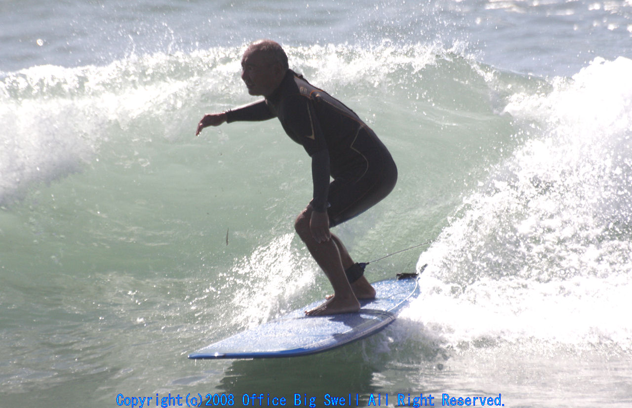 2015N10OYAJIL Surfing